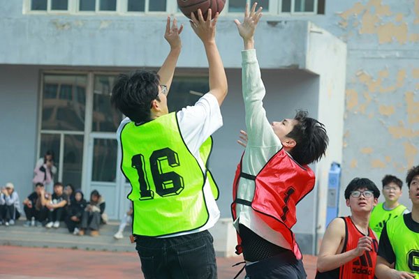 足篮排、乒羽网、体适能