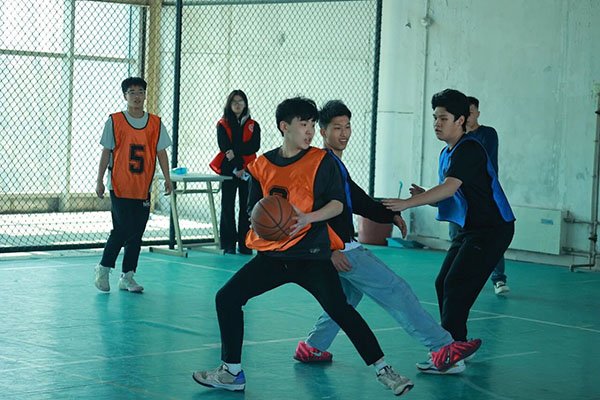 今天首先开始的是篮球3V3