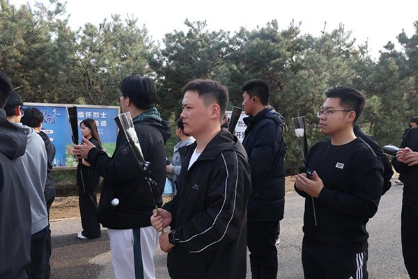 隆重举行“清明祭英烈