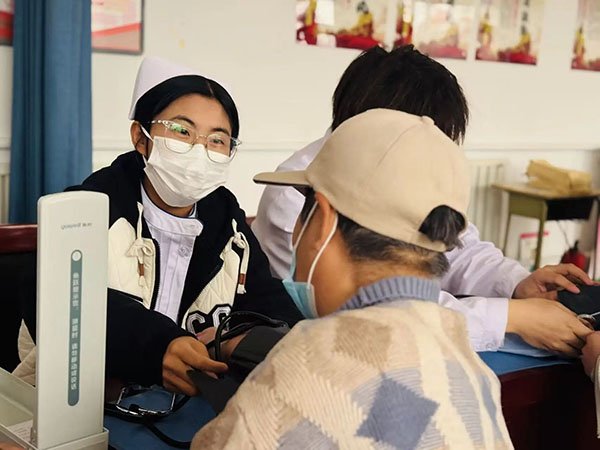 让青年华体会体育官网入口在“行走的思