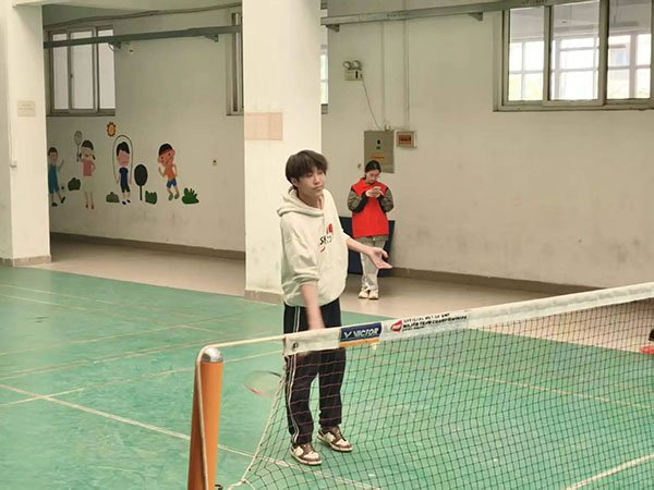 微信图片_2026-05-07_191416_102.jpg 1v1羽毛球的精准对决